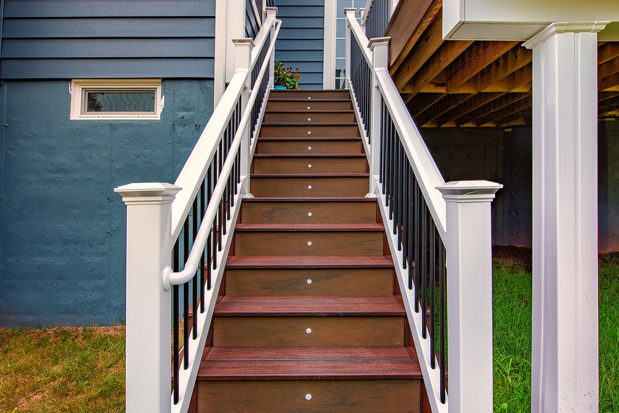 Modern Deck With Steps 3