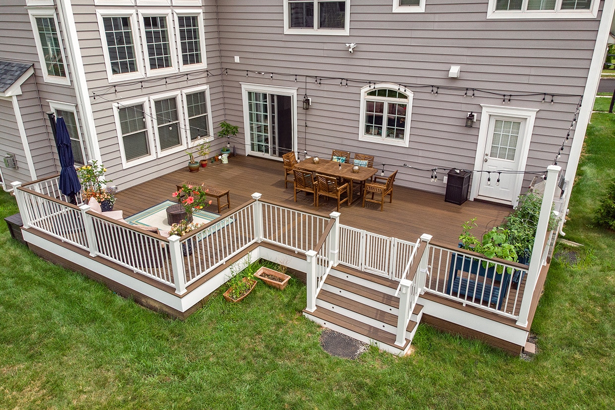 Deck With Open Entry Concept 15