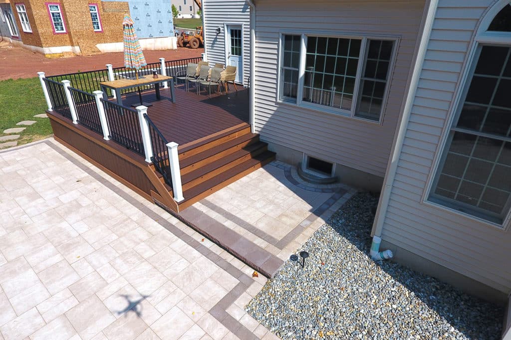 Composite Deck With Aluminum Railings And Wide Steps