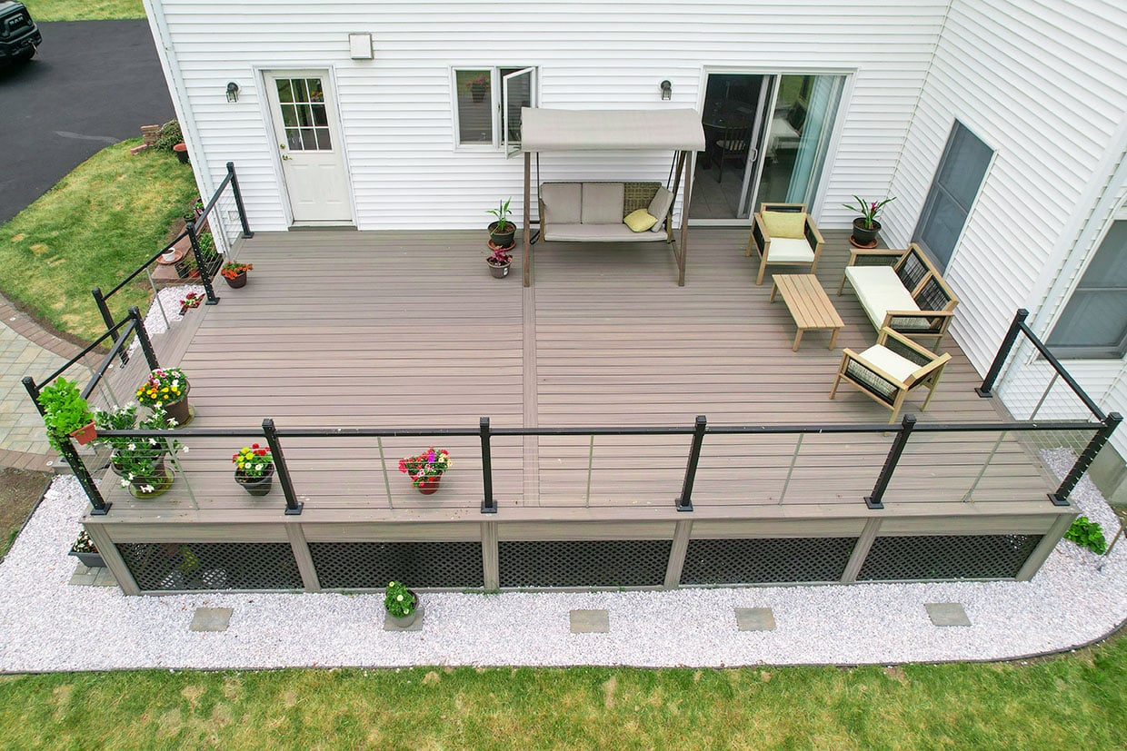 Deck With Contemporary Style Cable 3